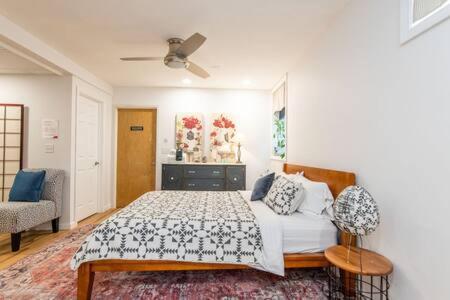 Cozy Private Apt Near Downtown Burlington Esterno foto