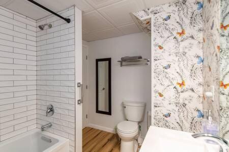 Cozy Private Apt Near Downtown Burlington Esterno foto