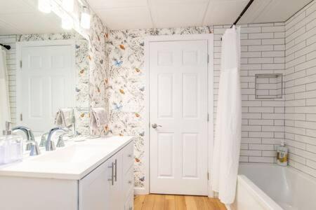 Cozy Private Apt Near Downtown Burlington Esterno foto