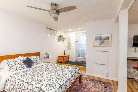 Cozy Private Apt Near Downtown Burlington Esterno foto